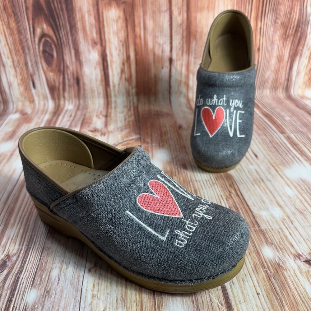 Dansko LOVE WHAT YOU DO Size EU 39 US 9 Gray Nurse Work Clogs Block Heel Shoes